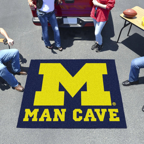 Michigan Wolverines Man Cave Tailgater 59.5"x71" 